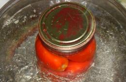 Krastavci i paradajz marinirani votkom za zimu, recepti Kraljevski paradajz za zimu sa votkom