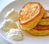 Step-by-step recipe for making pancakes with sour cream with photos