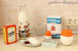 Hogyan kell vékony palacsintát sütni tejjel?