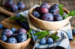 We study the composition and benefits of plums for women. The recipe for concentrated plum juice includes
