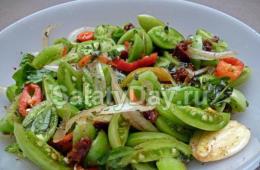 Paano maghanda ng masarap na salad ng repolyo: ang pinakamahusay na mga recipe na may mga larawan