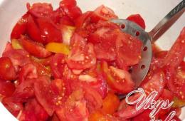 A simple step-by-step photo recipe for preparing lecho with apples and bell peppers for the winter