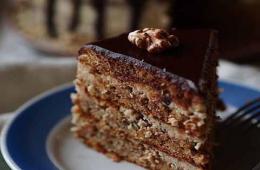 Ukusna torta od meda “Kutuzov” sa orasima