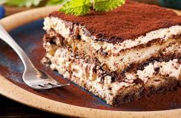 Chocolate cake na may kakaw mula sa cupcake