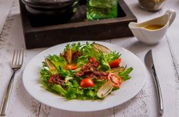 Рецепты салаты с беконом Легкий салат с беконом и пекинской капустой